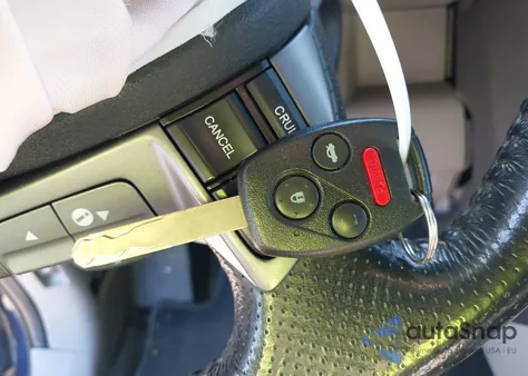 2015 Honda Pilot Touring z USA, uszkodzony, nr VIN 5FNYF4H95FB015194